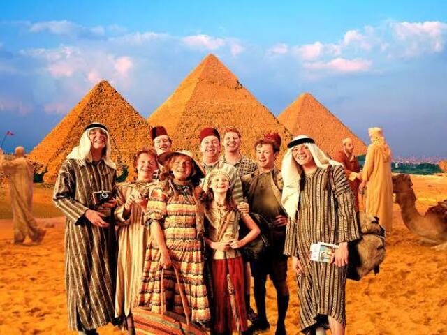 Da família Weasley
( Molly, Arthur, Fred e Jorge, Rony, Gina )