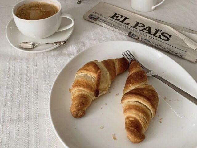 croisant com café