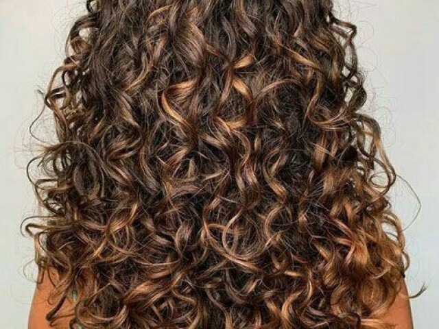 Cacheado
Preta do cabelo cacheado da cor do pecadoo
Ksksksksksks (desculpa não resisti)
