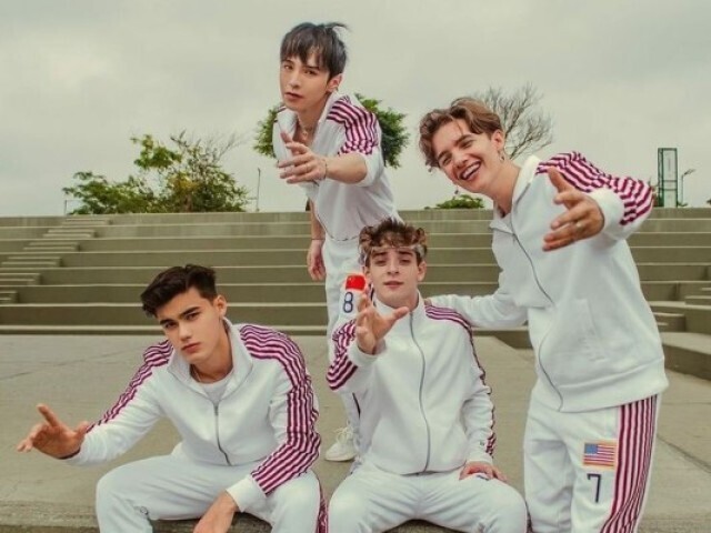 meninos NOW UNITED