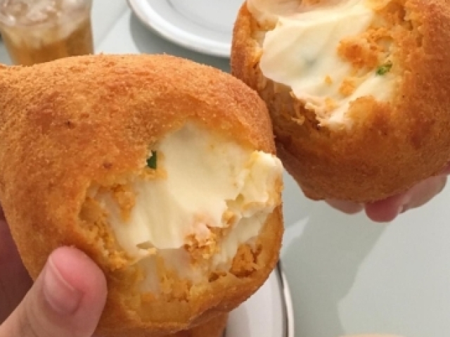 Coxinha (qualquer sabor).