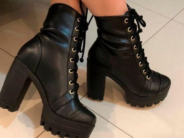 Gothic/E-girl