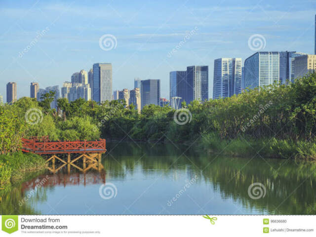 Lago moderno e pequeno