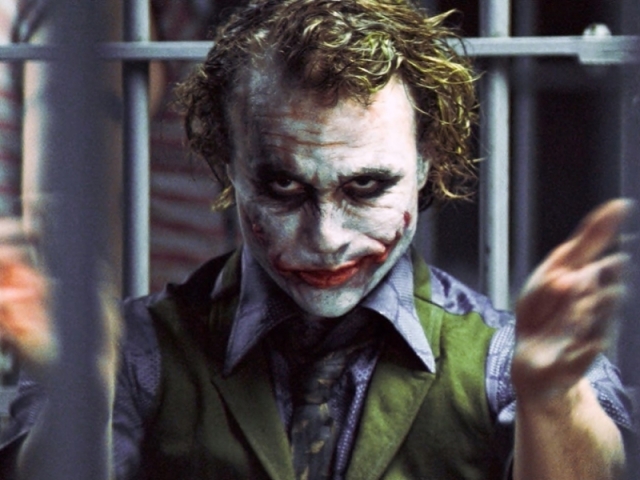 O Cavaleiro das Trevas (2008) Coringa do Heath Ledger é mt fodaa