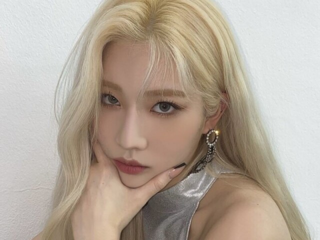 Kim Lip 🌑