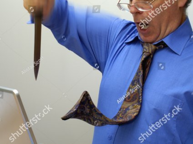 Atropelo ele sem querer e digo "s-senpai vc esbarrou no meu para-choque?!"