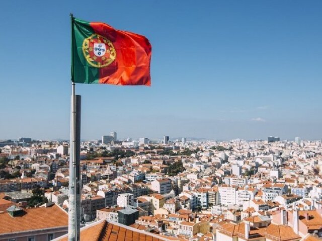 Monte seu intercâmbio para Portugal