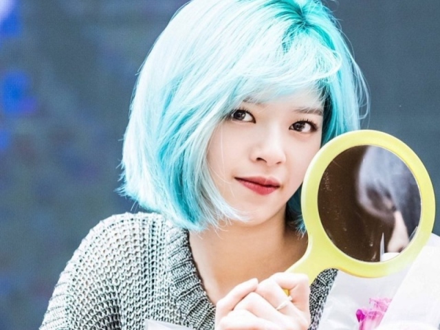 Ainda não decidi ent vai ser essa de cabelo azul💅