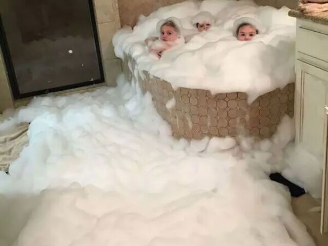 No vĂdeo vc diz: MEU DEUS, EU SĂ FUI BUSCAR O SHAMPOO KKKKKKKKKKK.
