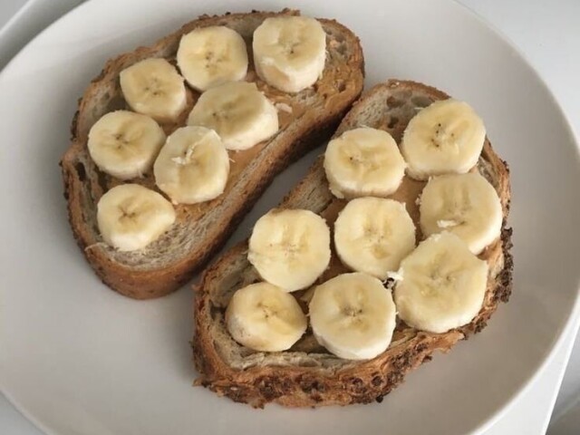 Pão integral com banana