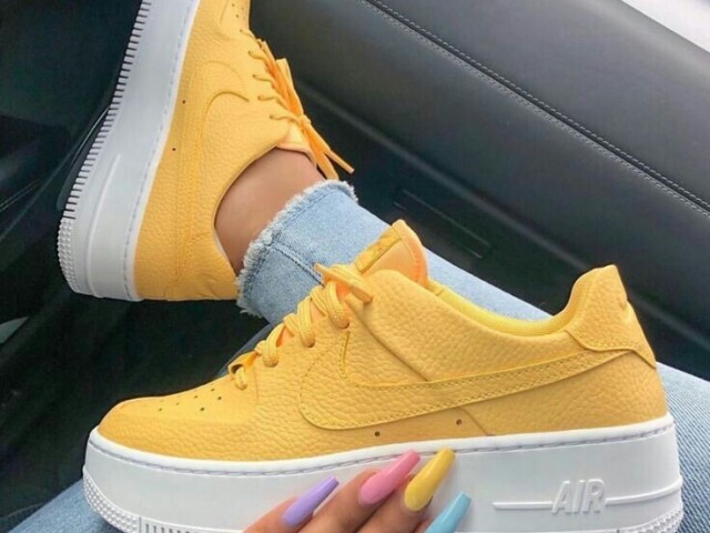 Tenis amarelo