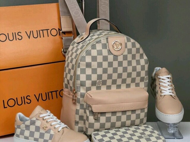 Uma bolsa da Louis vuitton é um tênis da Louis vuitton
(Não sei se é assim que se escreve ignorem)