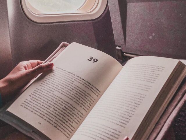 LEIO UM LIVRO