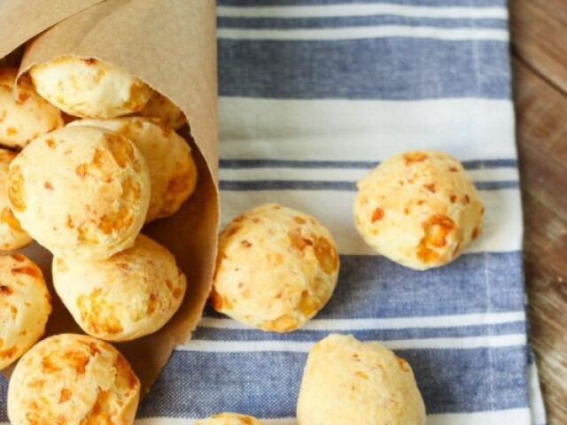 Pão de queijo no pacotinho e paninho azul <3