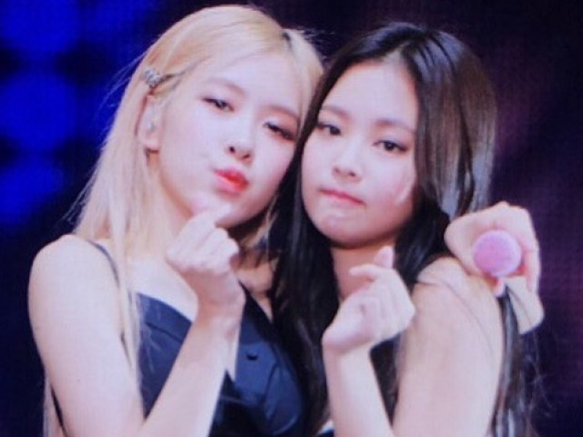 chaennie
/Jennie e rosé/