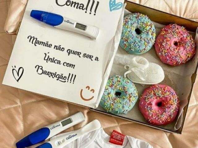 Comer um donuts para saber o sexo do bebe.