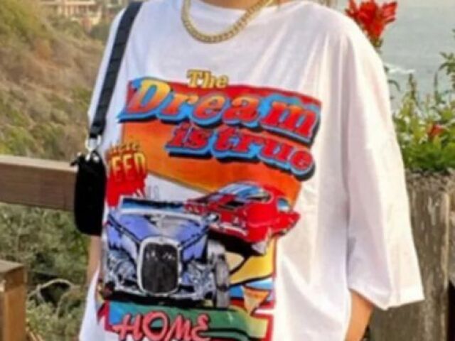 Camiseta oversized dessas de carros etc