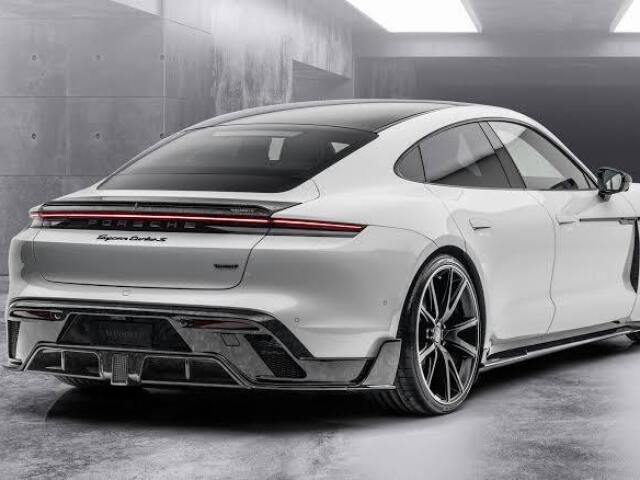 Porsche Taycan Turbo S, elétrico (2022)