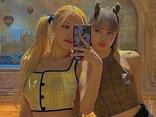 -Qual é o nome do idol?- {versão feminina}