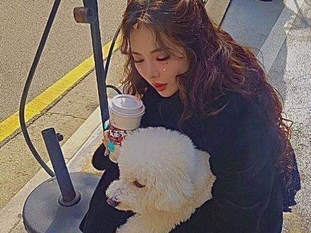 π HyunA β’ Solista