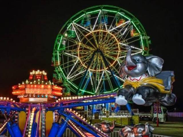 Vamos ao parque de diversões (ignore o fato de estar à noite)