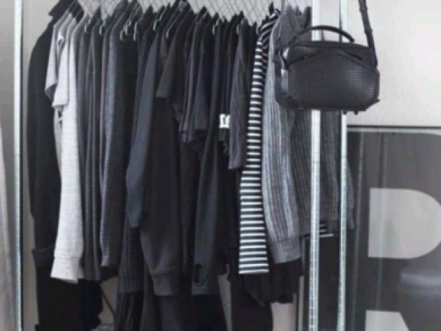 Um closet bem dark e preto