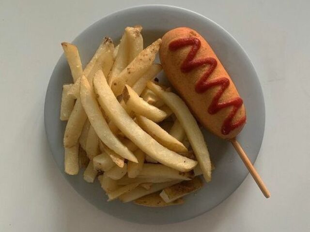 Enroladinho de salsicha e batatas