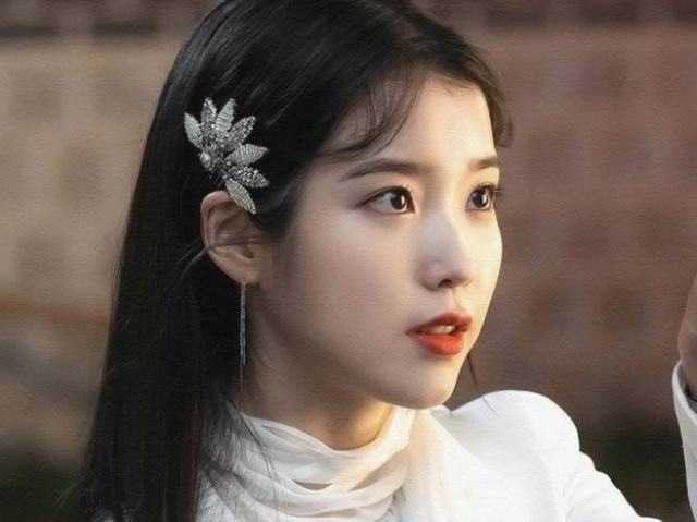 IU