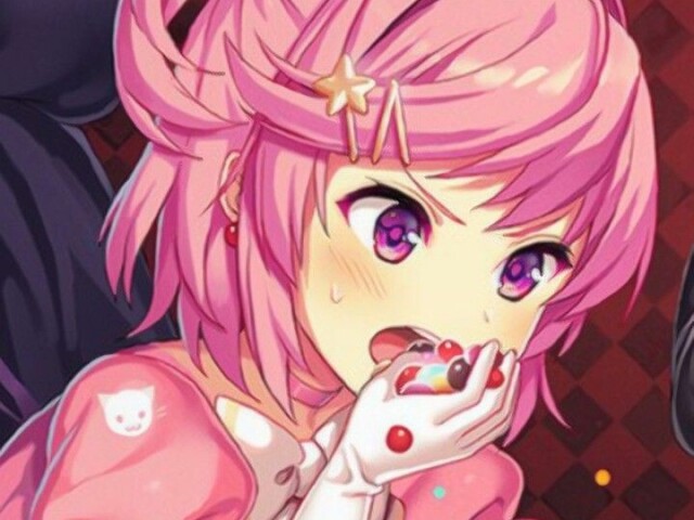 Fizemos cupcakes e Natsuki estava de uniforme