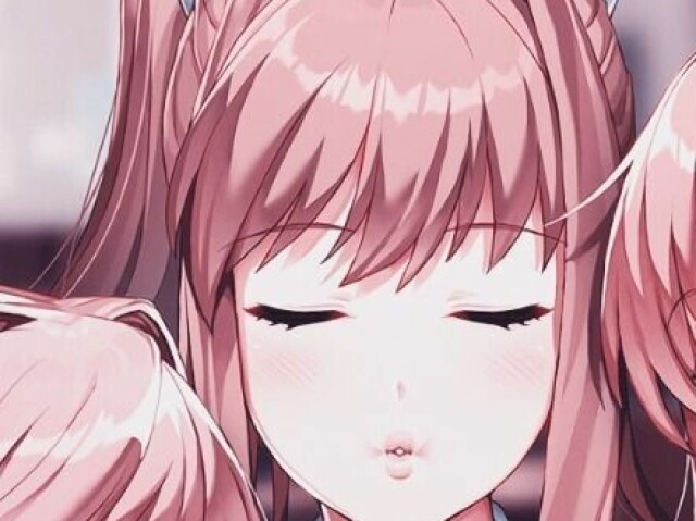 A cor dos olhos da Sayori são azuis,a cor dos olhos da Yuri são roxos,a cor dos olhos da Natsuki Rosa e a cor dos olhos da Monika verdi