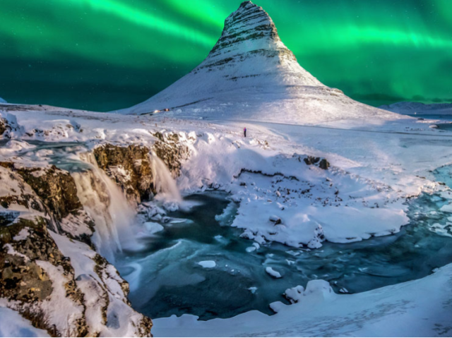 Iceland
(Entrar na água quentinha no meio da neve)