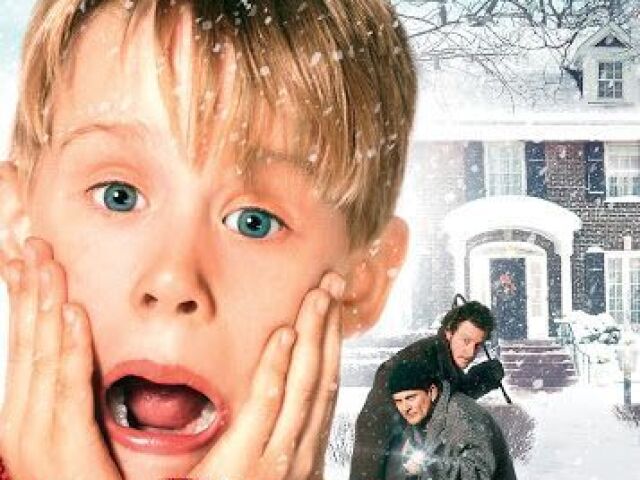 Esqueceram de mim, 1990:
Quando o levado Kevin McCallister, de oito anos de idade, não se comporta na noite anterior de uma viagem da família para Paris, sua mãe o faz dormir no sótão, e ele deseja que sua família não estivesse em casa. Após os McCallisters irem para o aeroporto sem Kevin, que acorda e acredita que o seu desejo de não ter família se tornou realidade, ele percebe que dois vigaristas planejam roubar a residência. Sozinho, ele precisa proteger a casa da família destes atrapalhados ladrões.