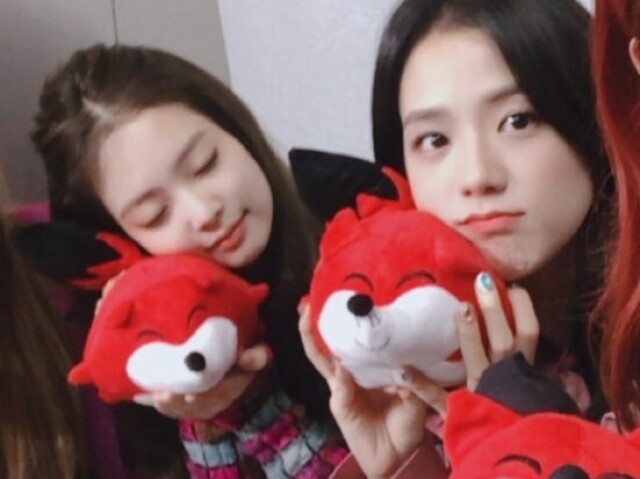 Ganhar vários presentes da jisoo e Jennie