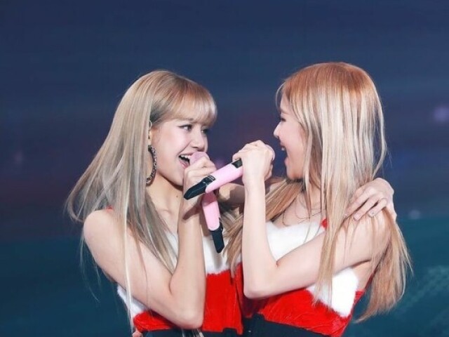 Lisa e Rosé cantarem a música L-O-V-E para você