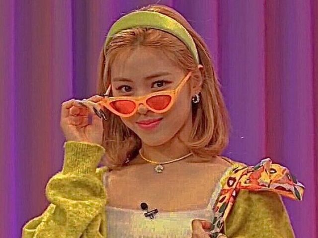 - De qual grupo é o lightstick?-