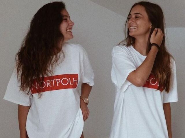 โ ( Ignora os rostos e as roupas )