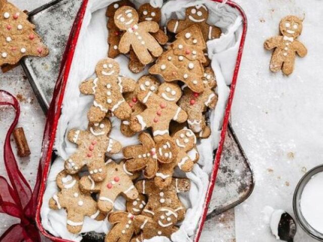 biscoitos de arvore de natal e de bonecos