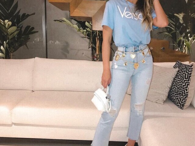 Blusa/calça jeans +-ou-
Larga