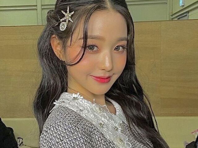 Wonyoung(Ex Iz*one e Membro do IVE)