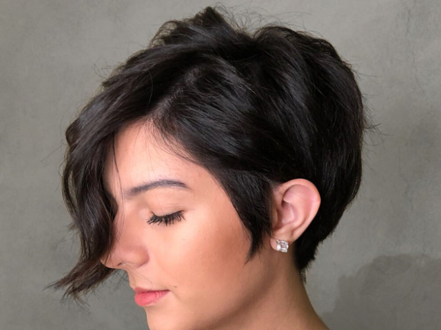 Cabelo curto preto