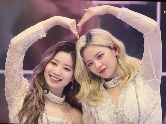 Jeongyeon ou dahyun