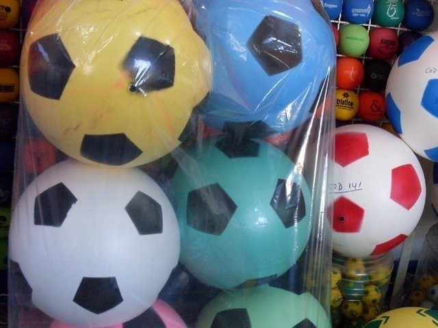 bola de futebol ! (barata pq as outras ta muito cara)