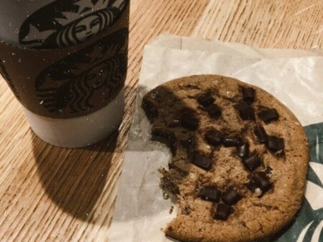 Starbucks e um cokie
Uma delícia!🍪