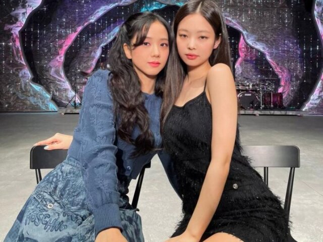 JISOO E JENNIE