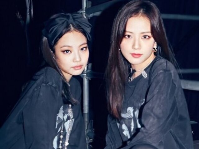 JENNIE E JISOO