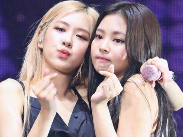 ROSÉ E JENNIE