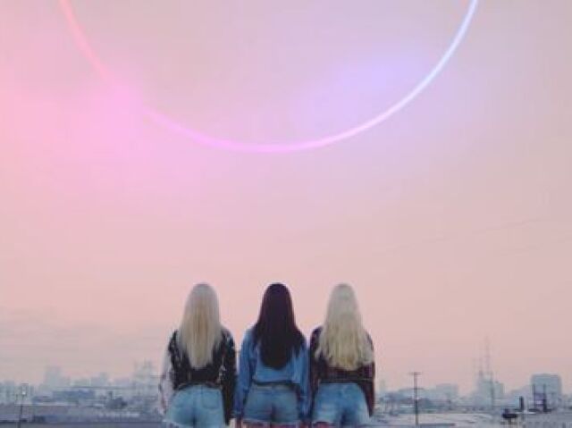 ➝ odd eye — loona