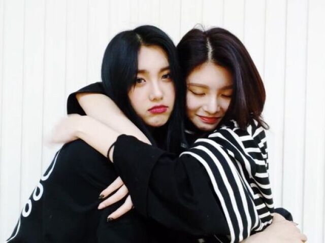 ➝ aisha & yerin — everglow