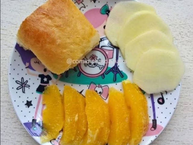 A baby ama frutas, o pão não pode faltar