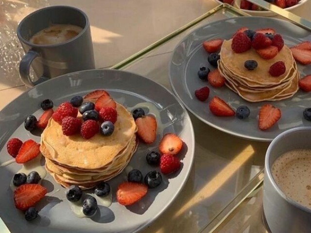 Panquecas com frutas vermelhas